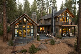 Intérieur d'un chalet dans les bois