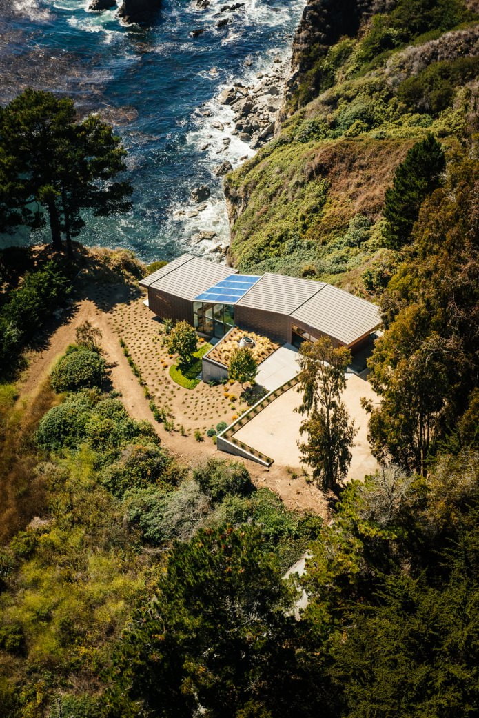 Maison sur la falaise avec vue sur l'océan